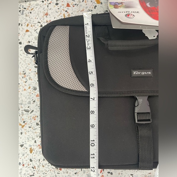 Targus Black and Gray Laptop Bag with Front Flap Closure - Picture 14 of 16